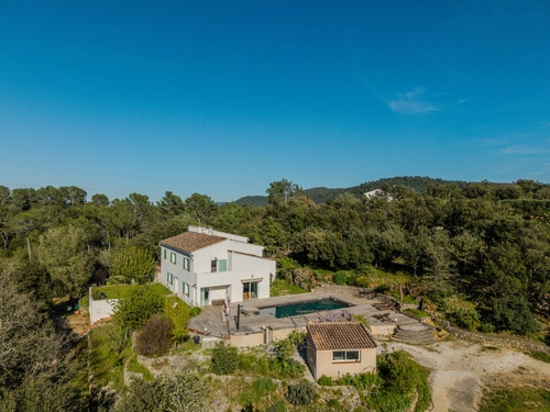 Image d'un maison 9 pièces 250 m² à 644000€ à méounes-lès-montrieux (83136)