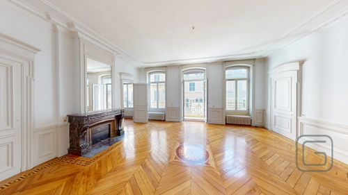 Image d'un appartement 4 pièces 162 m² à 248000€ à tarare (69170)