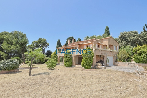 Image d'un maison 5 pièces 300 m² à 1495000€ à carqueiranne (83320)