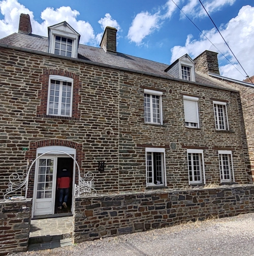 Image d'un maison 11 pièces 231 m² à 240000€ à saint-rémy (12200)