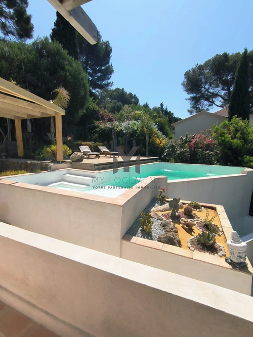 Image d'un maison 5 pièces 215 m² à 1230000€ à carqueiranne (83320)