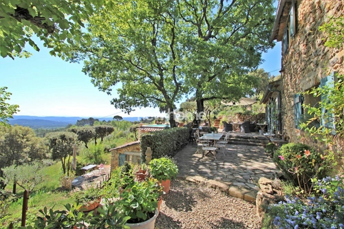 Image d'un maison 8 pièces 207 m² à 1295000€ à cotignac (83570)