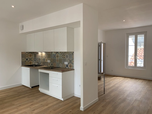 Image d'un appartement 3 pièces 73 m² à 800€ à saintes (17100)