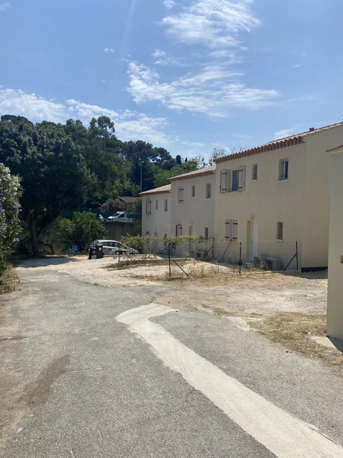 Image d'un maison 4 pièces 81 m² à 1750€ à toulon (83100)