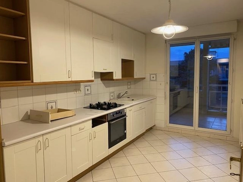 Image d'un appartement 3 pièces 74 m² à 1350€ à bron (69500)