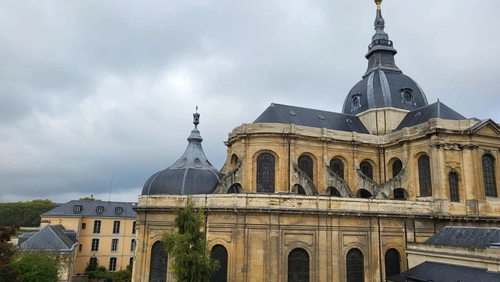 Image d'un appartement meublé 4 pièces 105 m² à 3110€ à versailles (78000)