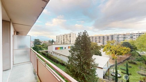 Image d'un appartement 4 pièces 67 m² à 76000€ à "échirolles" (38130)