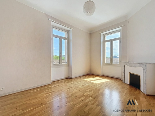 Image d'un appartement 4 pièces 81 m² à 320000€ à saint-cyr-sur-mer (83270)