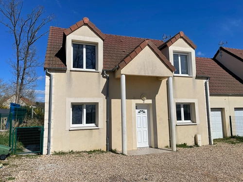 Image d'un maison 4 pièces 104 m² à 950€ à saulnières (28500)