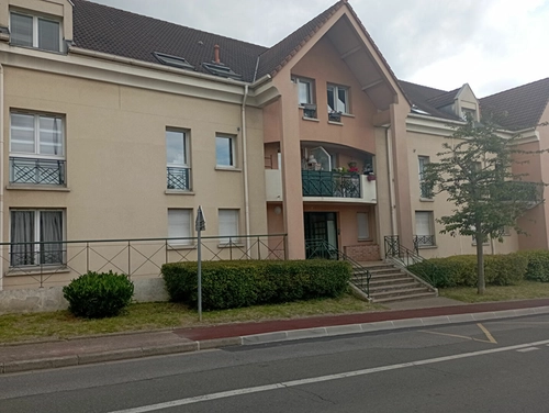 Image d'un appartement 1 pièce 37 m² à 630€ à aubergenville (78410)