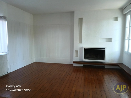 Image d'un appartement 4 pièces 105 m² à 885€ à saintes (17100)