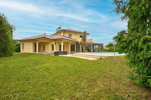 Image d'un maison 7 pièces 250 m² à 920000€ à fontaines-saint-martin (69270)