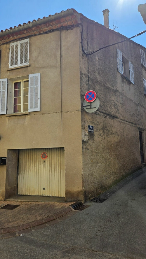 Image d'un maison 5 pièces 101 m² à 98000€ à le luc (83340)