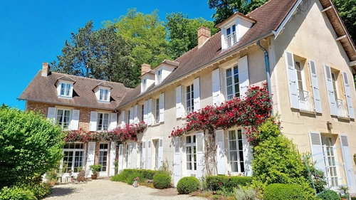 Image d'un maison 11 pièces 312 m² à 1050000€ à la celle-les-bordes (78720)