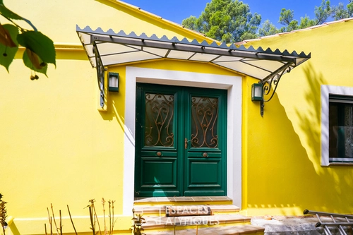 Image d'un maison 12 pièces 304 m² à 1200000€ à cotignac (83570)