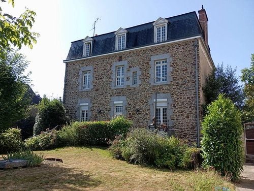Image d'un maison 8 pièces 255 m² à 310150€ à mayenne (53100)