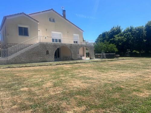 Image d'un maison 8 pièces 171 m² à 366000€ à barjac (09190)