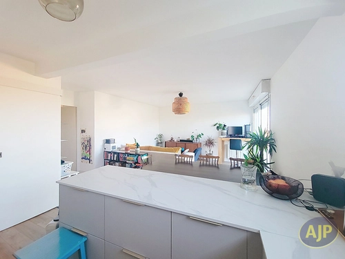 Image d'un appartement 3 pièces 71 m² à 214000€ à bordeaux (33200)