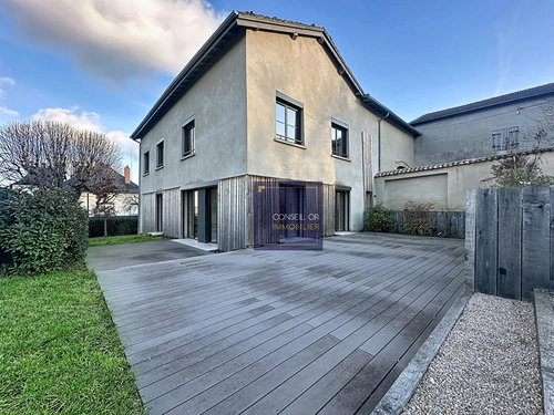 Image d'un maison 6 pièces 222 m² à 3300€ à chaponost (69630)
