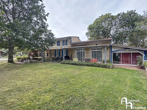 Image d'un maison 11 pièces 315 m² à 630000€ à castelnau-de-médoc (33480)