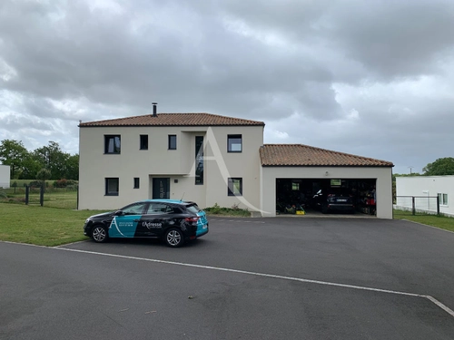 Image d'un maison 6 pièces 179 m² à 1450€ à dompierre-sur-yon (85170)