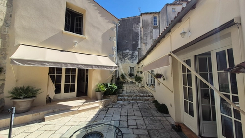 Image d'un maison 8 pièces 176 m² à 480700€ à saint-jean-d'angély (17400)