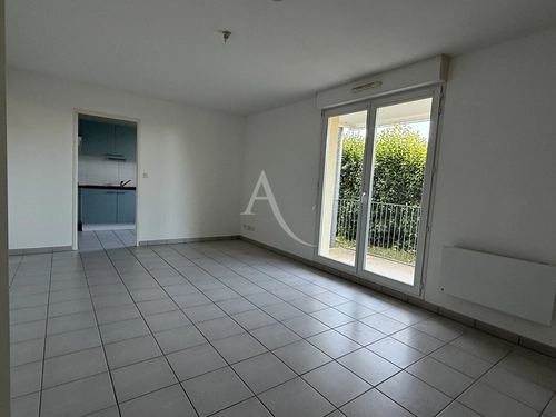 Image d'un appartement 3 pièces 62 m² à 730€ à saintes (17100)