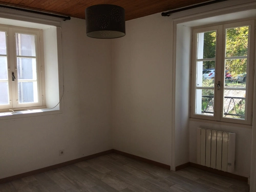 Image d'un appartement 1 pièce 23 m² à 290€ à fontenay-le-comte (85200)