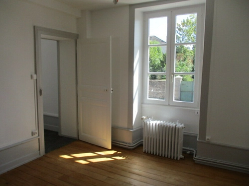 Image d'un appartement 5 pièces 138 m² à 930€ à dole (39100)