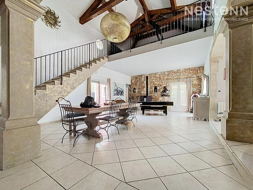 Image d'un maison 4 pièces 210 m² à 689000€ à rocbaron (83136)