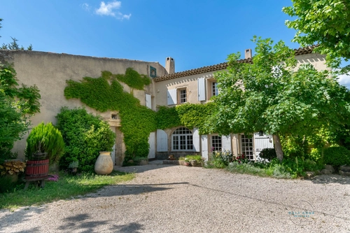 Image d'un maison 8 pièces 213 m² à 2100000€ à rognes (13840)