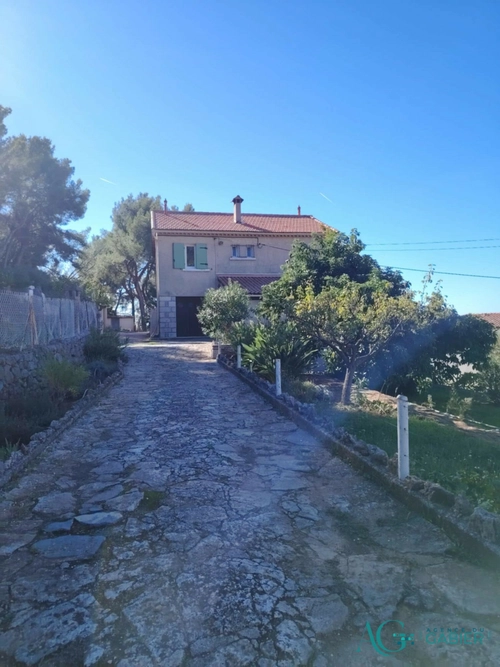 Image d'un maison 7 pièces 164 m² à 870000€ à carqueiranne (83320)