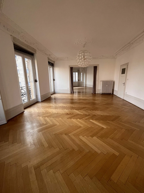 Image d'un appartement 8 pièces 255 m² à 2600€ à strasbourg (67000)