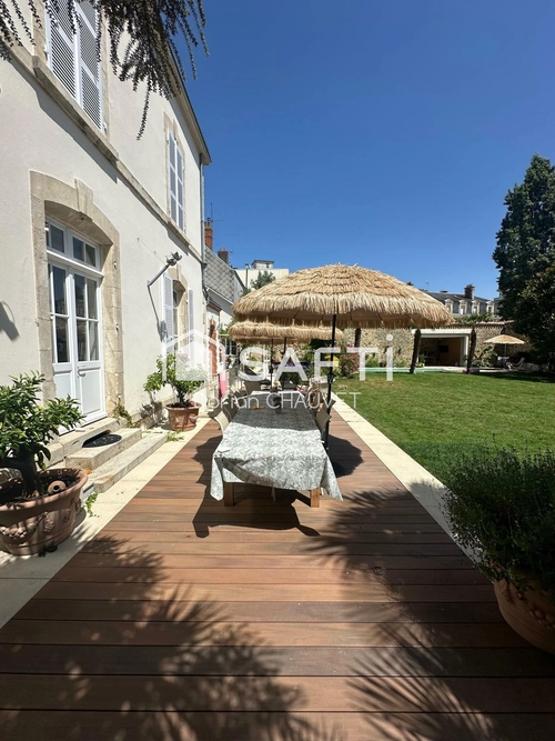 Image d'un maison 10 pièces 285 m² à 1850000€ à la roche-sur-yon (85000)
