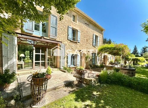 Image d'un maison 8 pièces 245 m² à 1099000€ à monteux (84170)