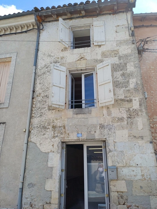 Image d'un maison 4 pièces 73 m² à 50000€ à montboyer (16620)