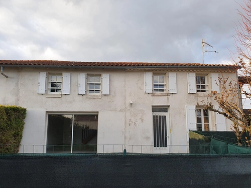 Image d'un maison 4 pièces 121 m² à 740€ à saintes (17100)
