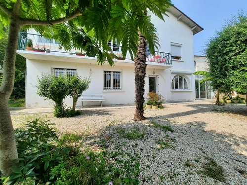 Image d'un appartement 5 pièces 94 m² à 190000€ à saintes (17100)