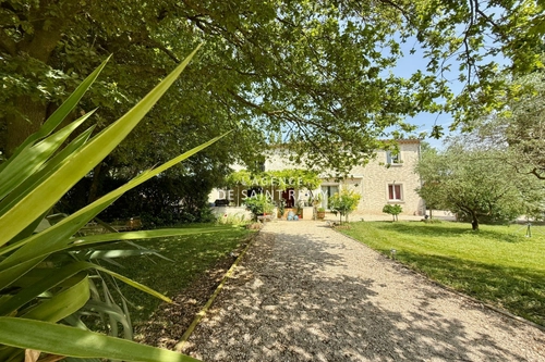 Image d'un maison 6 pièces 227 m² à 735000€ à noves (13550)