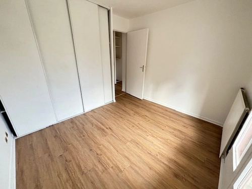 Image d'un hyper centre à 885€ à montigny-le-bretonneux (78180)