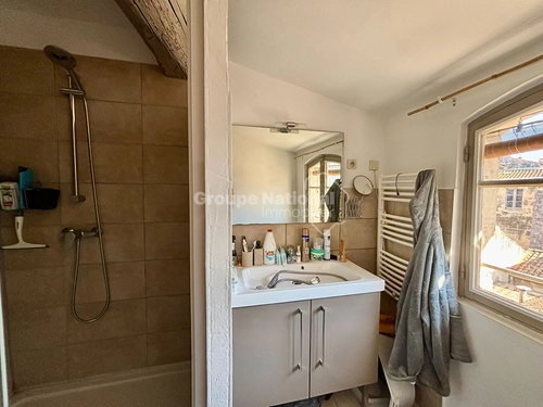 Image d'un appartement t3 de 49m2 à tarascon à 550€ à tarascon (13150)