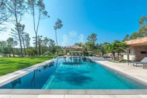 Image d'un en location maison 4 pièces 250 m à 24000€ à fayence (83440)