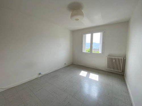 Image d'un appartement 4 pièces à louer à 660€ à privas (07000)