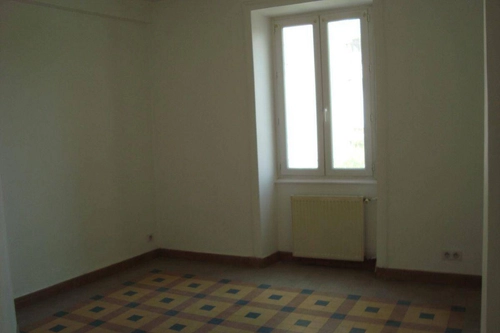 Image d'un appartement 3 pièces à louer à 525€ à privas (07000)