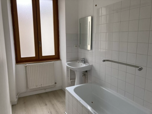 Image d'un appartement 5 pièces, 80 m² à louer à saint-claude (39200) à 740€ à saint-claude (97120)