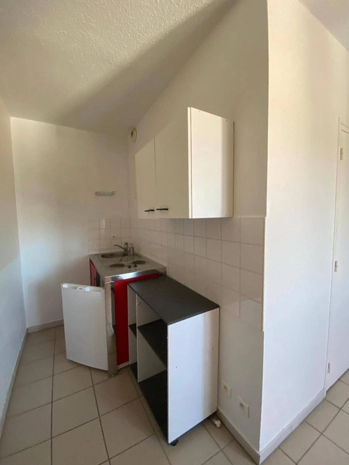 Image d'un appartement 1 pièce à louer à 330€ à privas (07000)