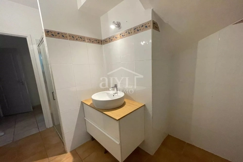 Image d'un en location maison 5 pièces à 1780€ à rognes (13840)