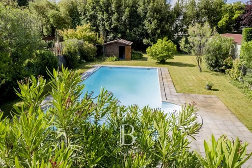 Image d'un maison à louer 8 pièces 277 m2 / 2982 sq ft bordeaux - 5 500 € / mois à 5500€ à bordeaux (33200)