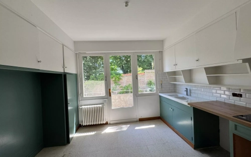 Image d'un maison à louer 4 pièces à 2350€ à les angles (65100)