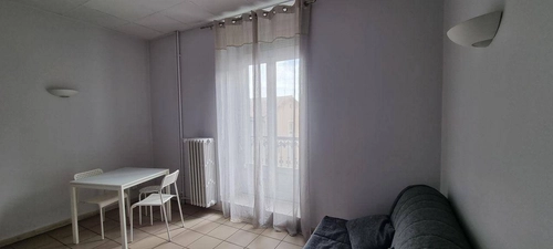 Image d'un appartement 1 pièce à louer à 375€ à privas (07000)